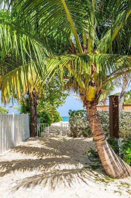 Beach Living At Island Pine Villas George Town Buitenkant foto