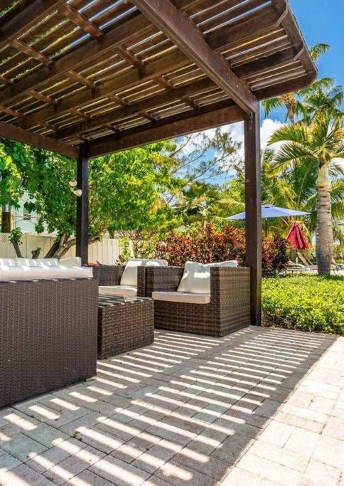 Beach Living At Island Pine Villas George Town Buitenkant foto