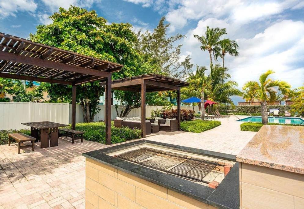 Beach Living At Island Pine Villas George Town Buitenkant foto
