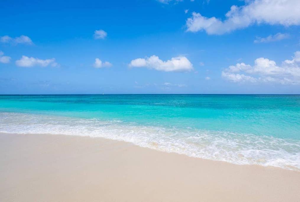 Beach Living At Island Pine Villas George Town Buitenkant foto