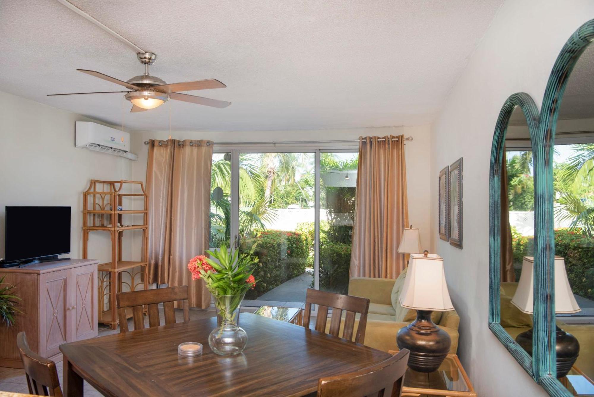 Beach Living At Island Pine Villas George Town Buitenkant foto